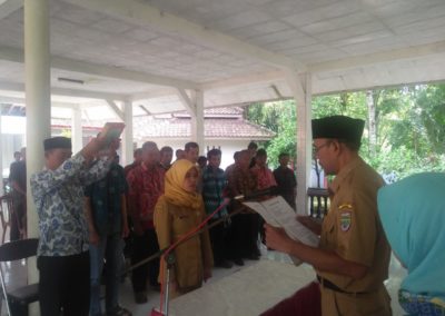 Kepala Desa Lantik Kaur Keuangan Desa Sidamulih