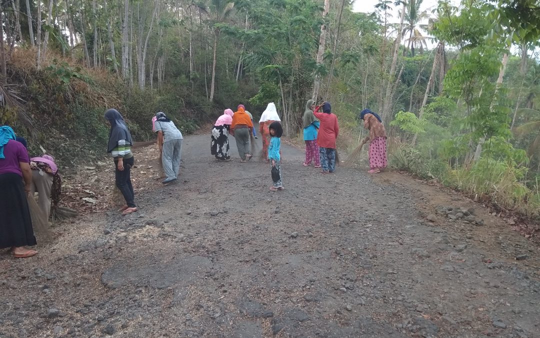 Warga RW 06 melaksanaka Opsih