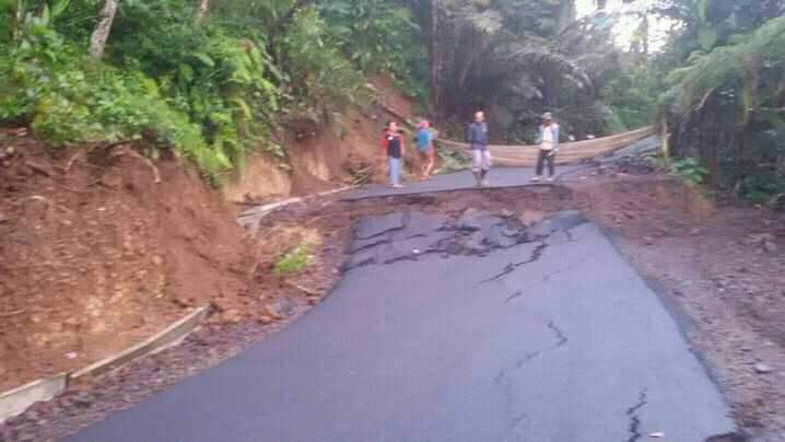 Baru saja di Hotmix jalan Angsana – Gunung kelir anjlok lagi