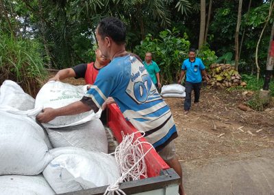 Pendistribusian pupuk organik untuk tanaman  sumber mata Air