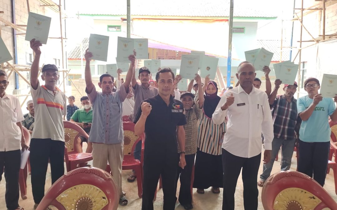 PEMBAGIAN 199 SERTIFIKAT TANAH TAHAP I PROGRAM PTSL OLEH BPN KABUPATEN CIAMIS DI DESA SIDAMULIH