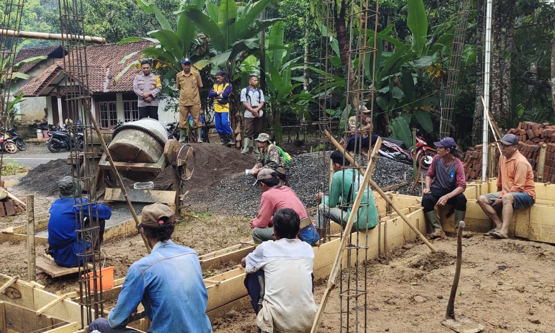 Peletakan Batu Pertama Mushola Al-Falah Dusun Legokmenol