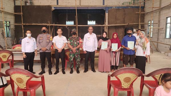 PEMBAGIAN  SERTIFIKAT TANAH TAHAP II PROGRAM PTSL SEBAYAK 254 BIDANG