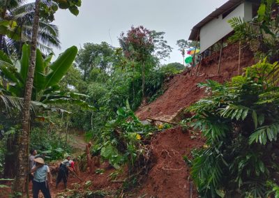 Akibat hujan Deras Jalan Angsana – Gunungkelir Longsor